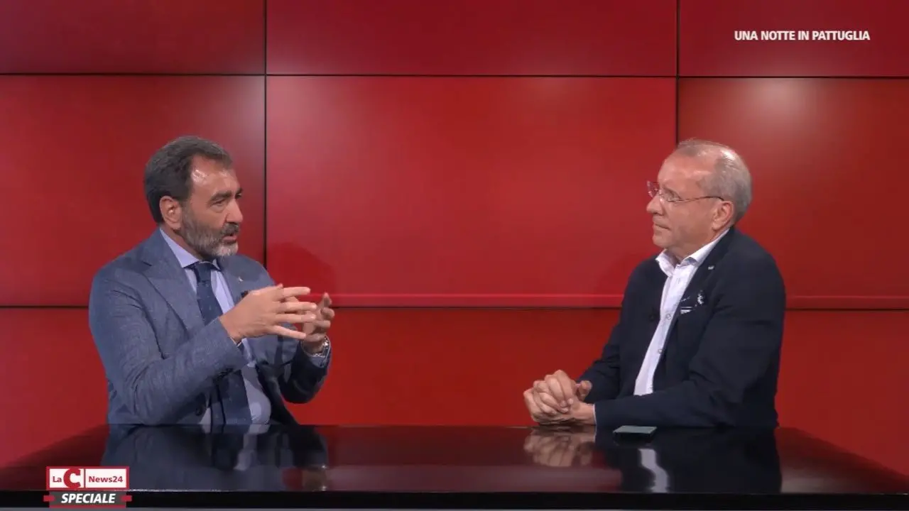 Il questore di Cosenza Giuseppe Cannizzaro e il direttore di LaC News24 Franco Laratta