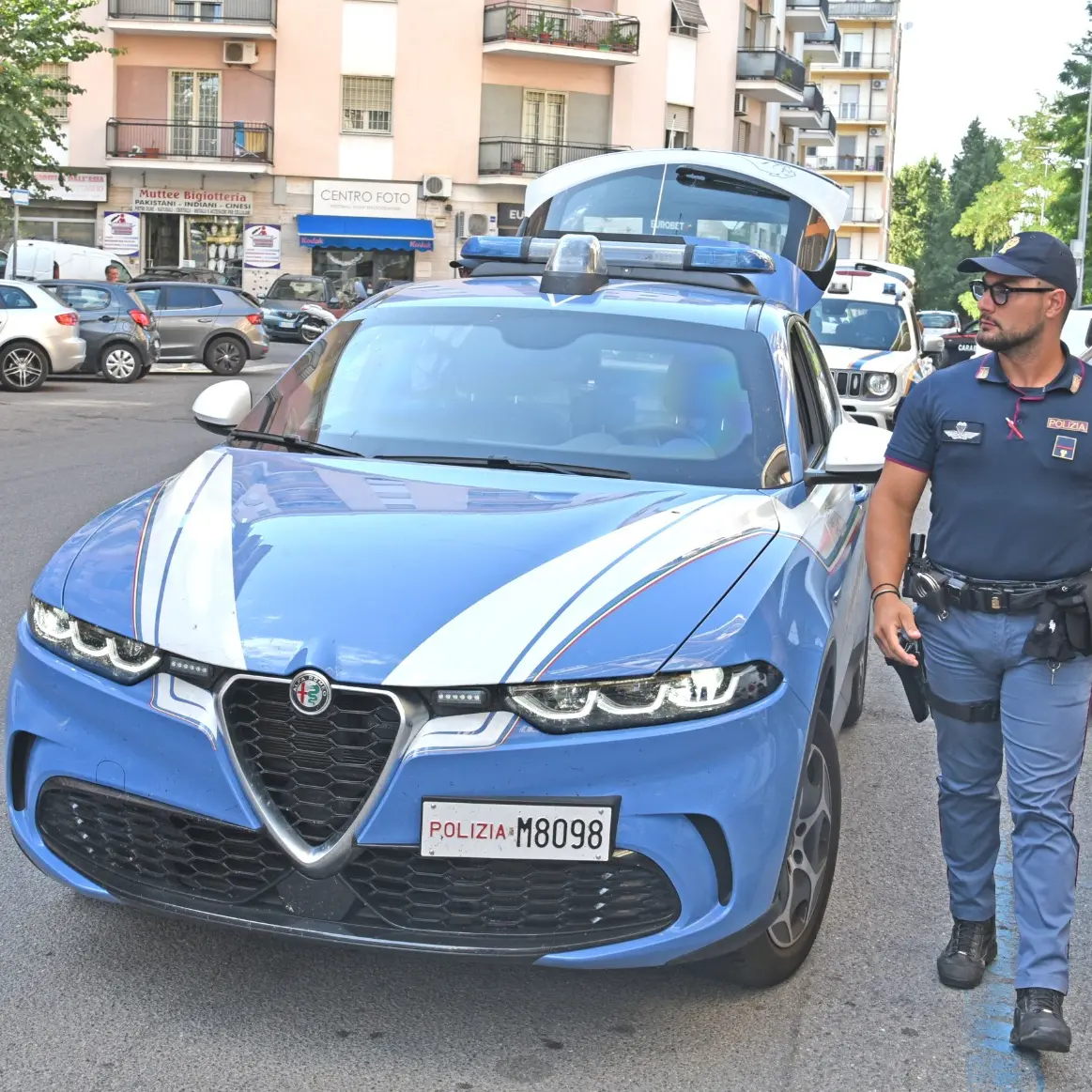 Cosenza, il camper della polizia presidia la zona delle Autolinee