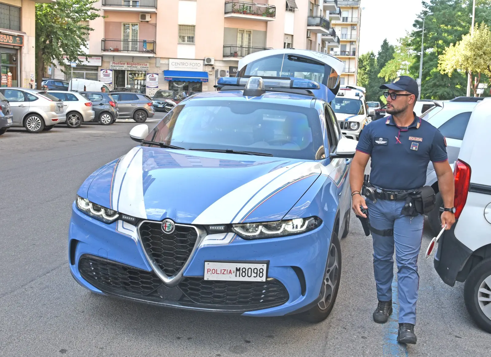 Cosenza, il camper della polizia presidia la zona delle Autolinee