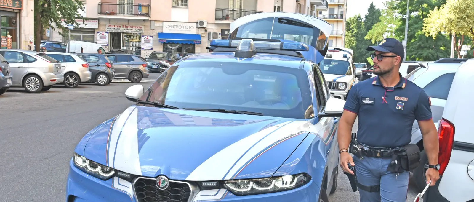Cosenza, il camper della polizia presidia la zona delle Autolinee