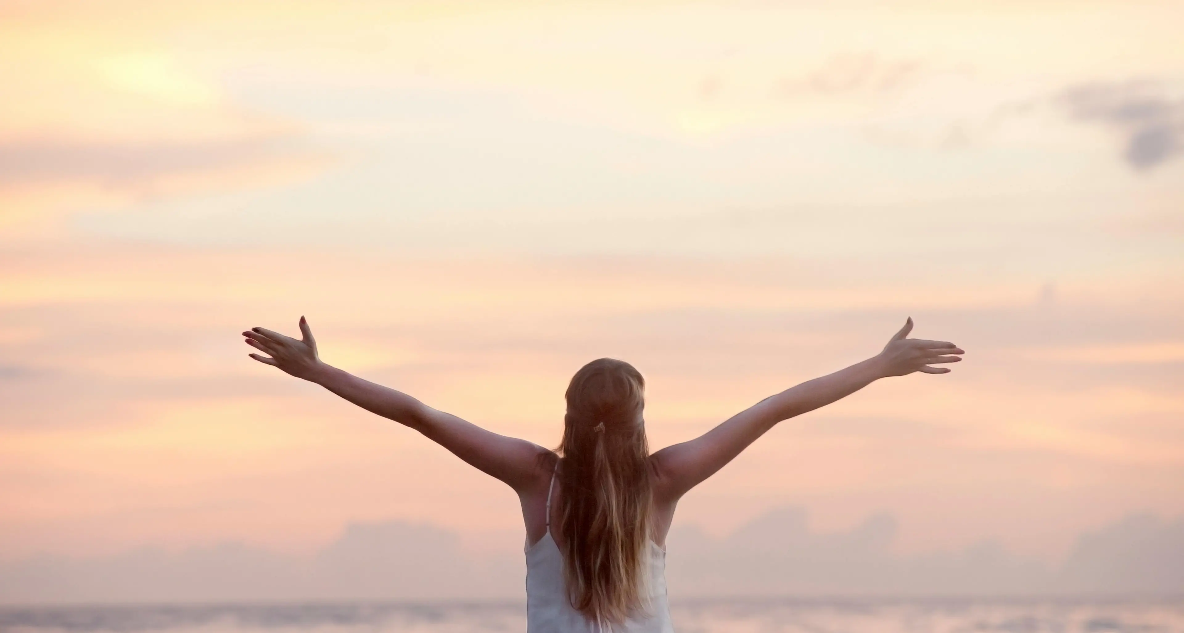 Cibo e acqua, aria e movimento: la salute passa da qui. Ma contano anche la cura del corpo e le relazioni\n