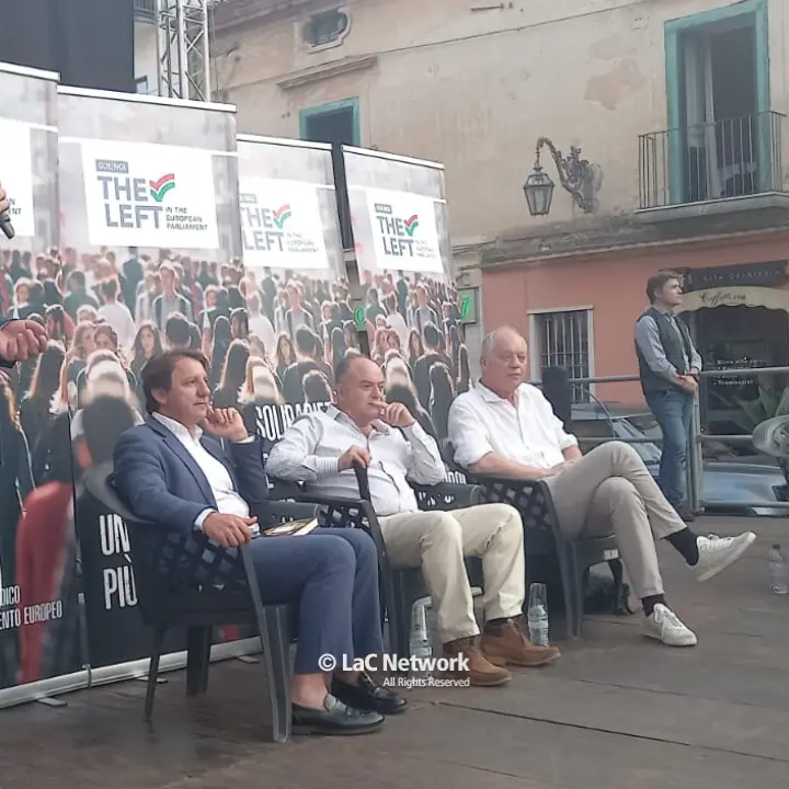 Bagno di folla a Corigliano Rossano per l’incontro con Gratteri: «Il nuovo format tv? Non prendo un centesimo. Non vedo lo scandalo a parlare di mafie»\n