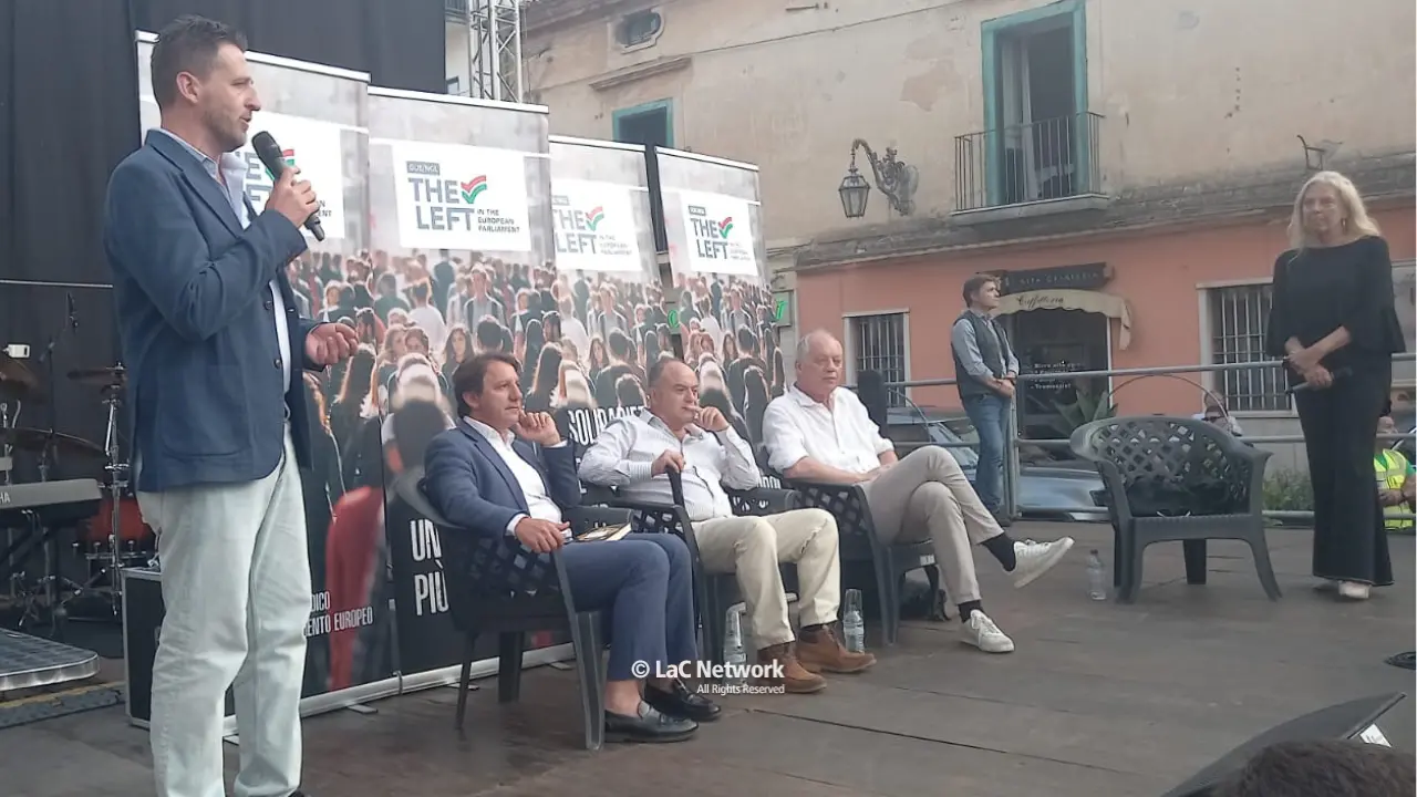 Bagno di folla a Corigliano Rossano per l’incontro con Gratteri: «Il nuovo format tv? Non prendo un centesimo. Non vedo lo scandalo a parlare di mafie»\n