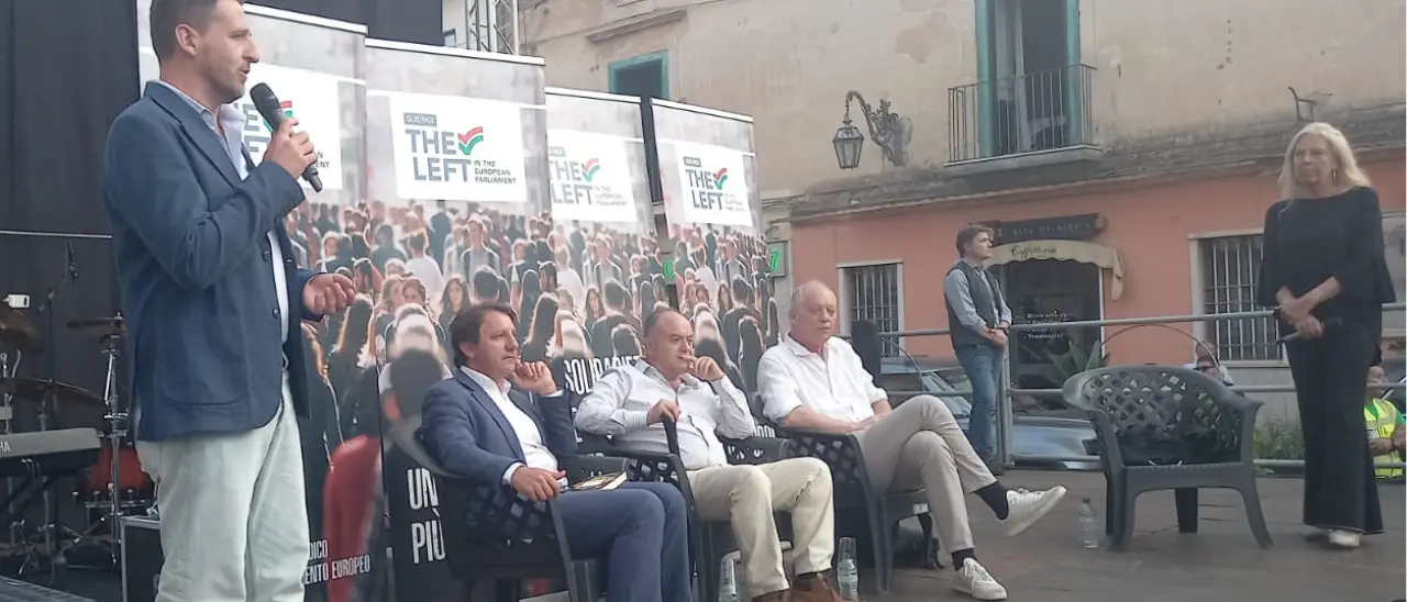 Bagno di folla a Corigliano Rossano per l’incontro con Gratteri: «Il nuovo format tv? Non prendo un centesimo. Non vedo lo scandalo a parlare di mafie»\n