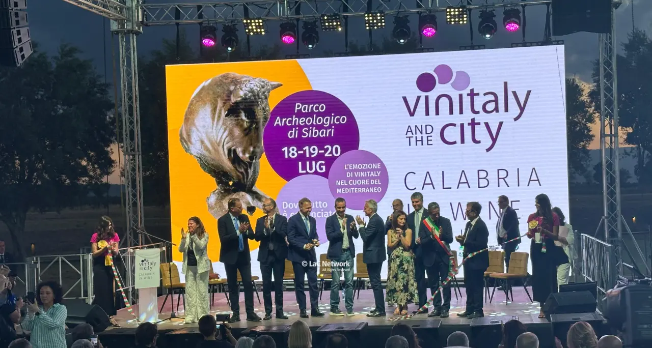 Vinitaly and the City, a Sibari il\u00A0taglio del nastro:\u00A0«Vetrina d’eccellenza per la Calabria»