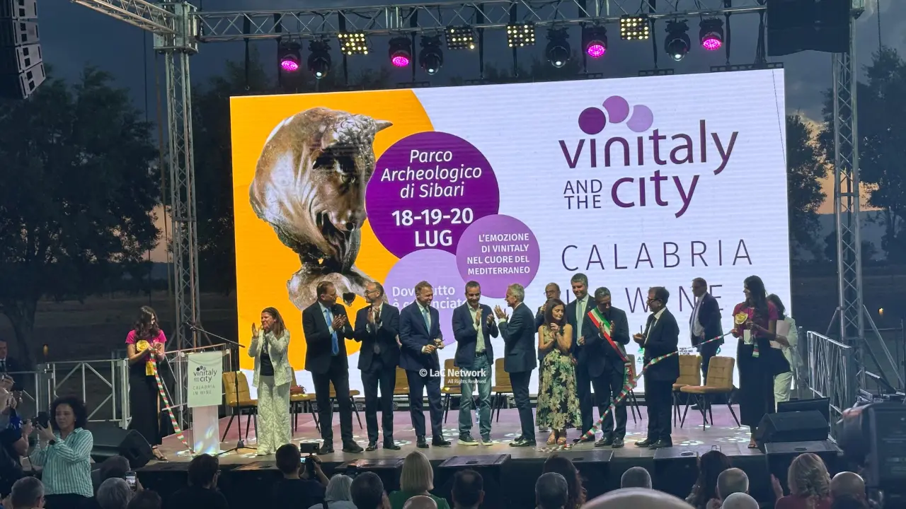 Vinitaly and the City, a Sibari il\u00A0taglio del nastro:\u00A0«Vetrina d’eccellenza per la Calabria»