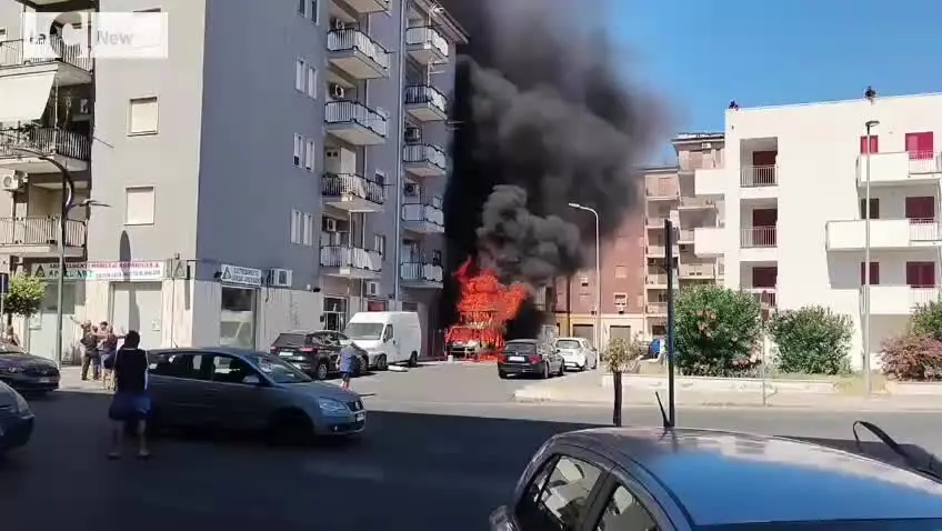 Incendio furgone