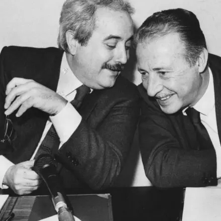 Trentatré anni fa la strage di via D’Amelio: il ricordo di Paolo Borsellino e dei martiri della violenza mafiosa che voleva piegare lo Stato\n