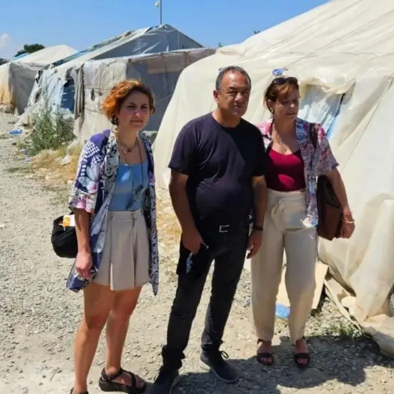Lucano e Salis in visita alla tendopoli di San Ferdinando: «L’Europa deve sapere come vivono qui centinaia di persone»