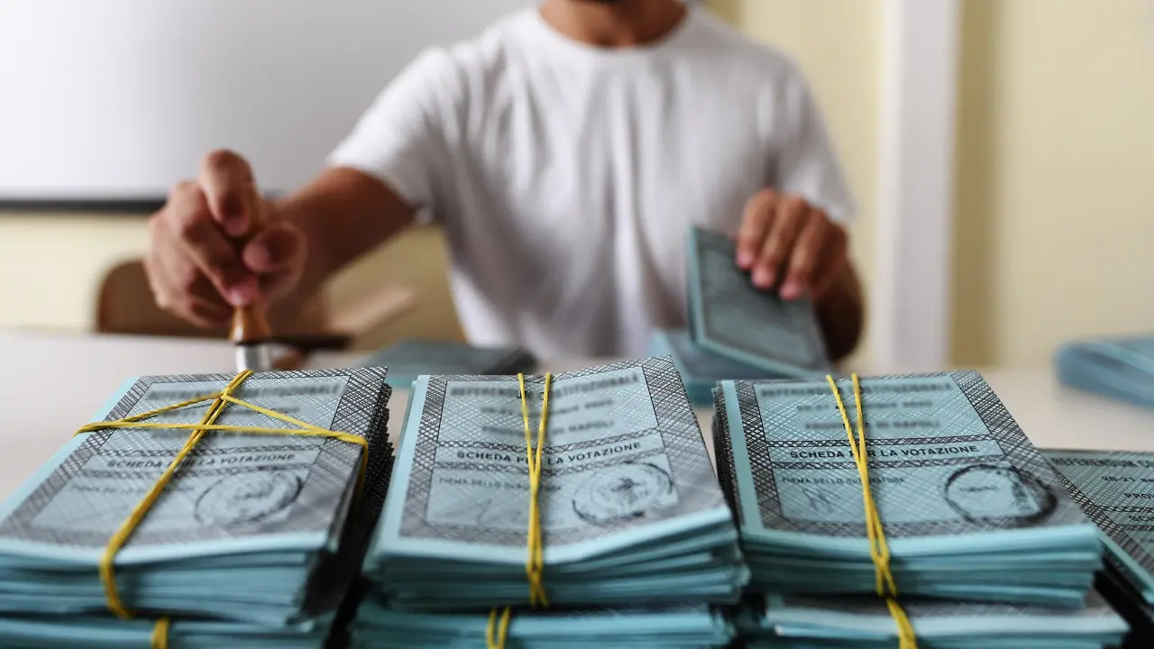 Voto ai sedicenni? In Italia non cambierebbe nulla: «A guadagnarci sarebbero i partiti già forti, da Fdi a Pd»