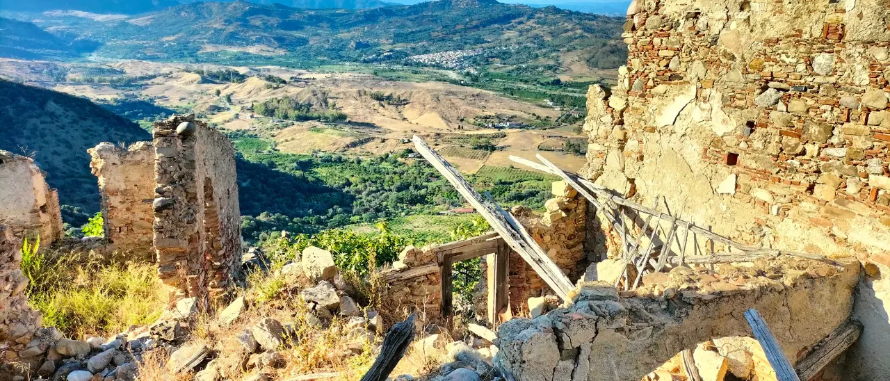 Se le aree interne muoiono, muore l’Italia intera: restare diventa l’antidoto contro una\u00A0politica miope