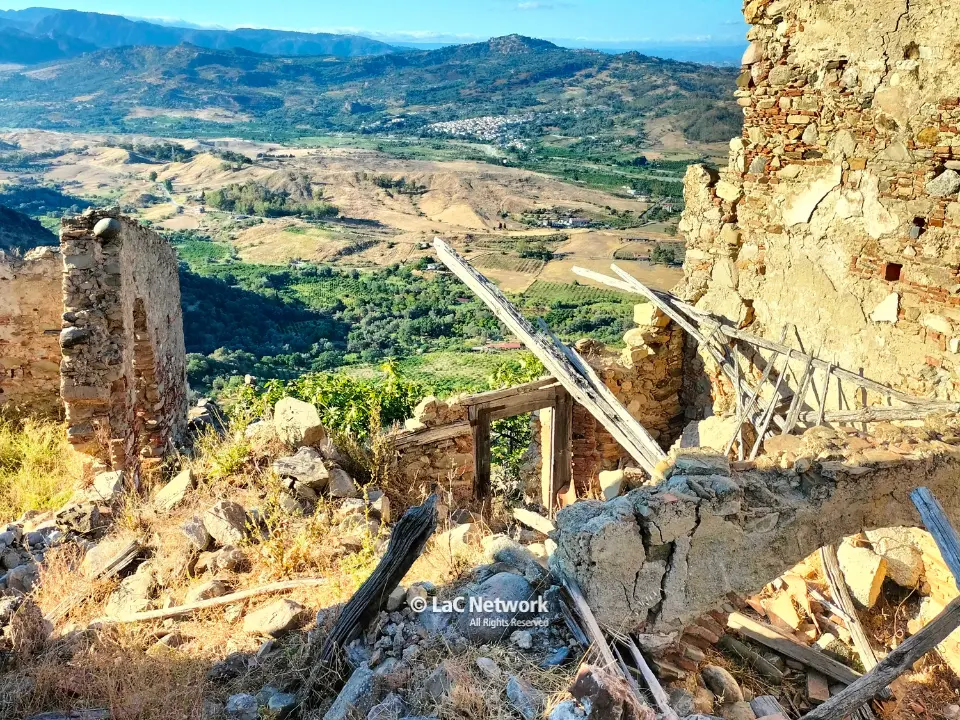 Se le aree interne muoiono, muore l’Italia intera: restare diventa l’antidoto contro una politica miope