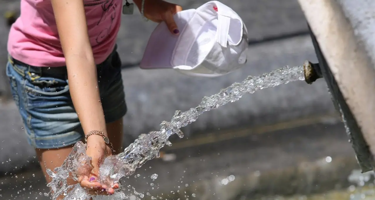 La nuova ondata di caldo infiamma la Calabria, domenica con temperature fino a 40 gradi: le previsioni