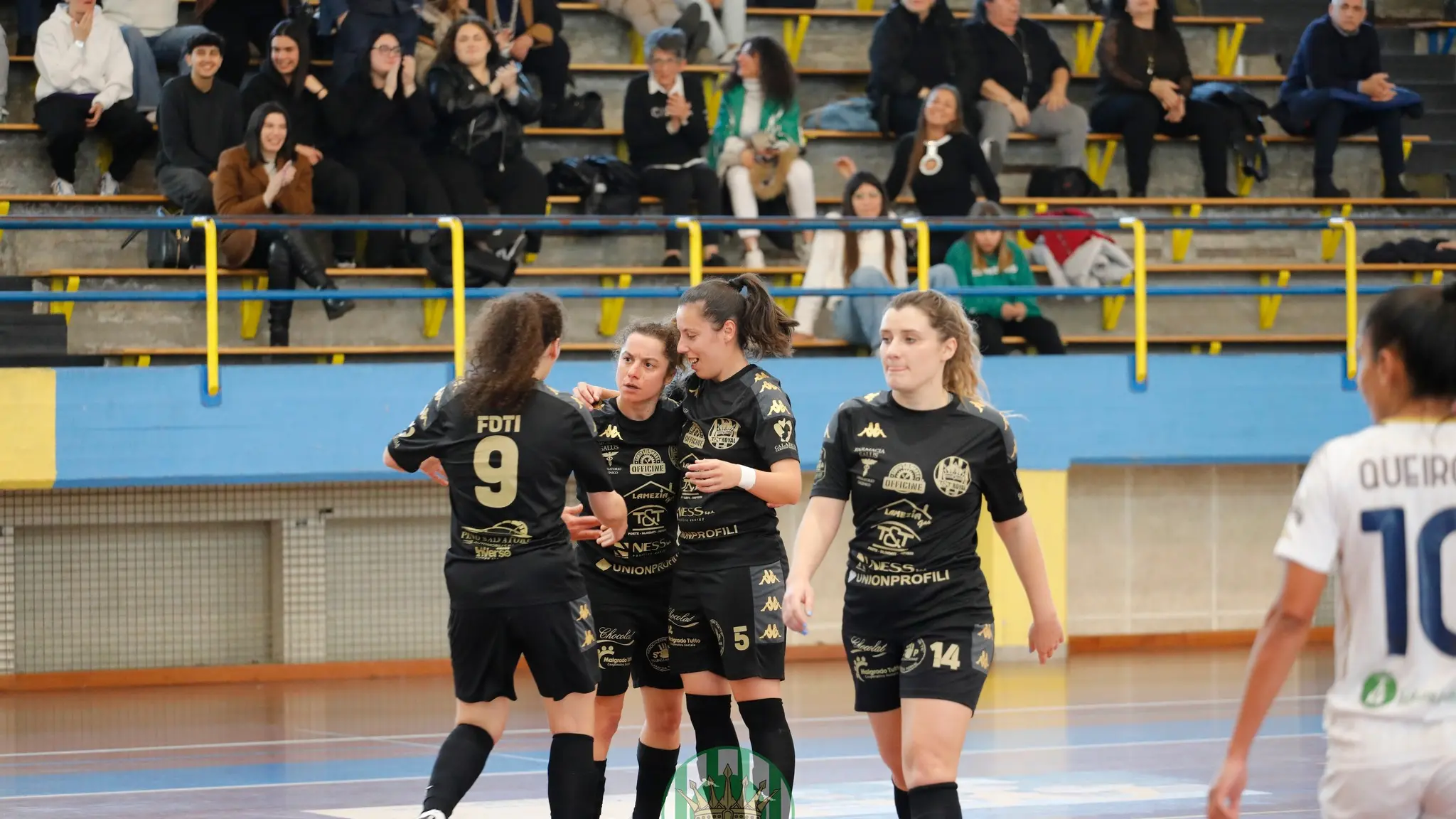<p>Il Lamezia lascia i palcoscenici femminili (foto Cristiano)</p>\\n