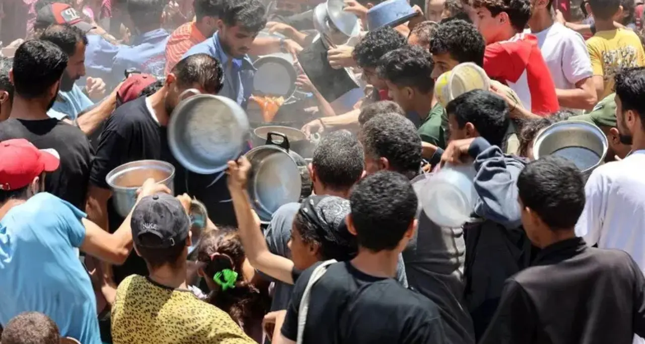 Medio Oriente, strage di civili per il cibo a Gaza: 51 morti in un giorno\n