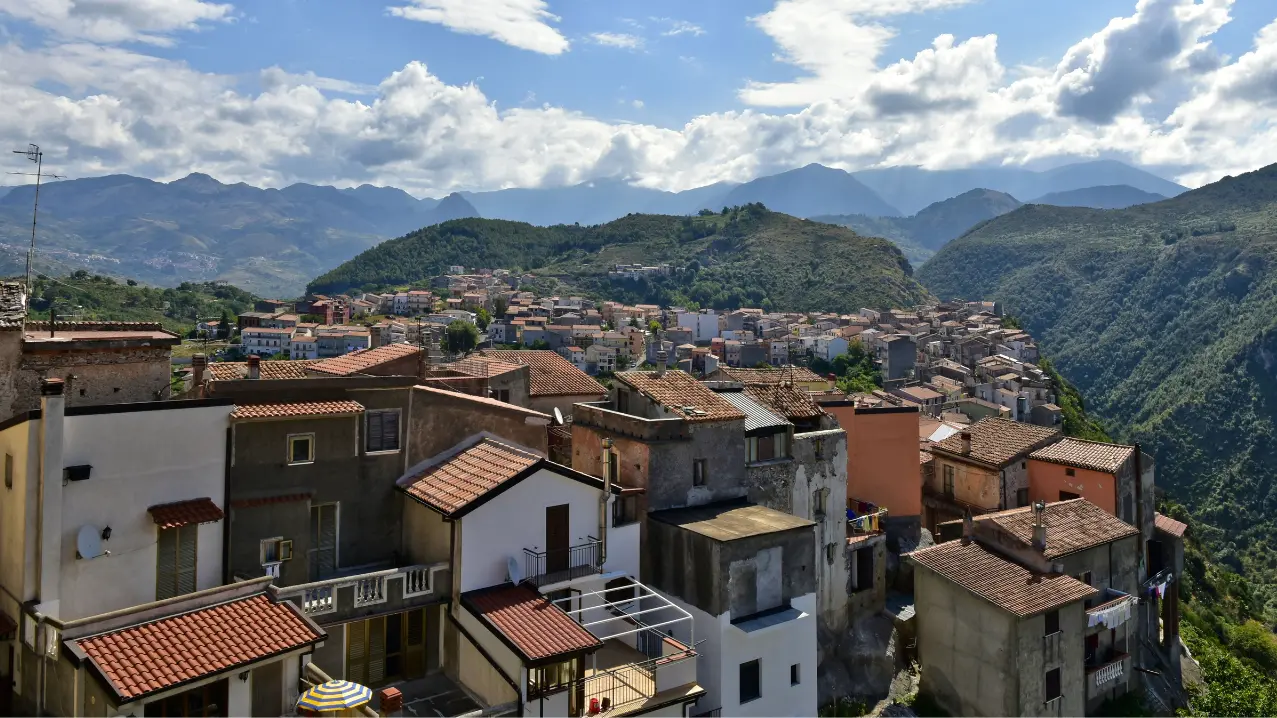 <p>Uno scorcio di Grisolia</p>\\n
