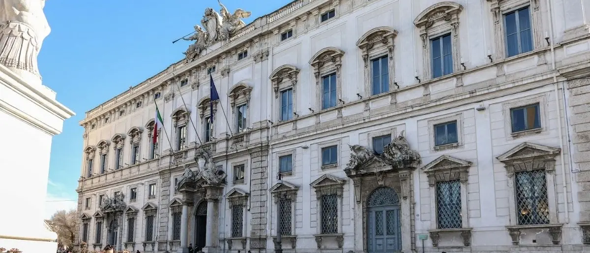 Licenziamenti illegittimi, per la Consulta è incostituzionale il tetto dei 6 mesi di risarcimento: era uno dei quesiti del referendum