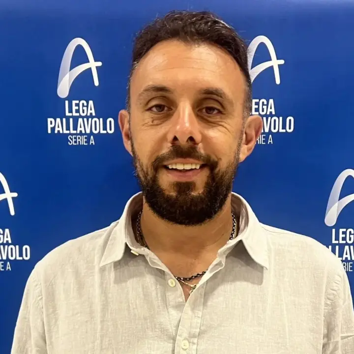 Volley, la Domotek Reggio punta in alto. L’orgoglio di mister Polimeni: «Una base di qualità con pallavolisti calabresi»\n