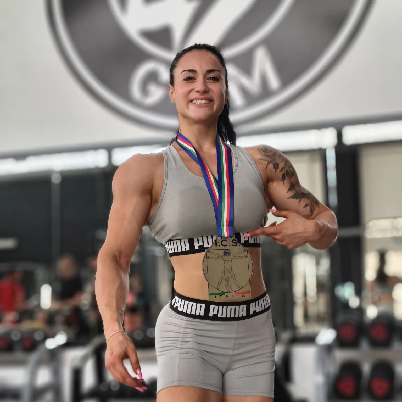 Bodybuilding, la calabrese\u00A0Muzzì vince l'assoluto della categoria Shape all'ICS Italia 2025:\u00A0«Sport maschile? Lo sport non ha genere»\n