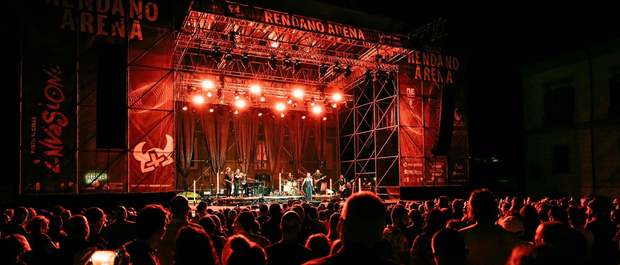 Nina Zilli accende “Invasioni”, Shade pronto a infiammare Cosenza