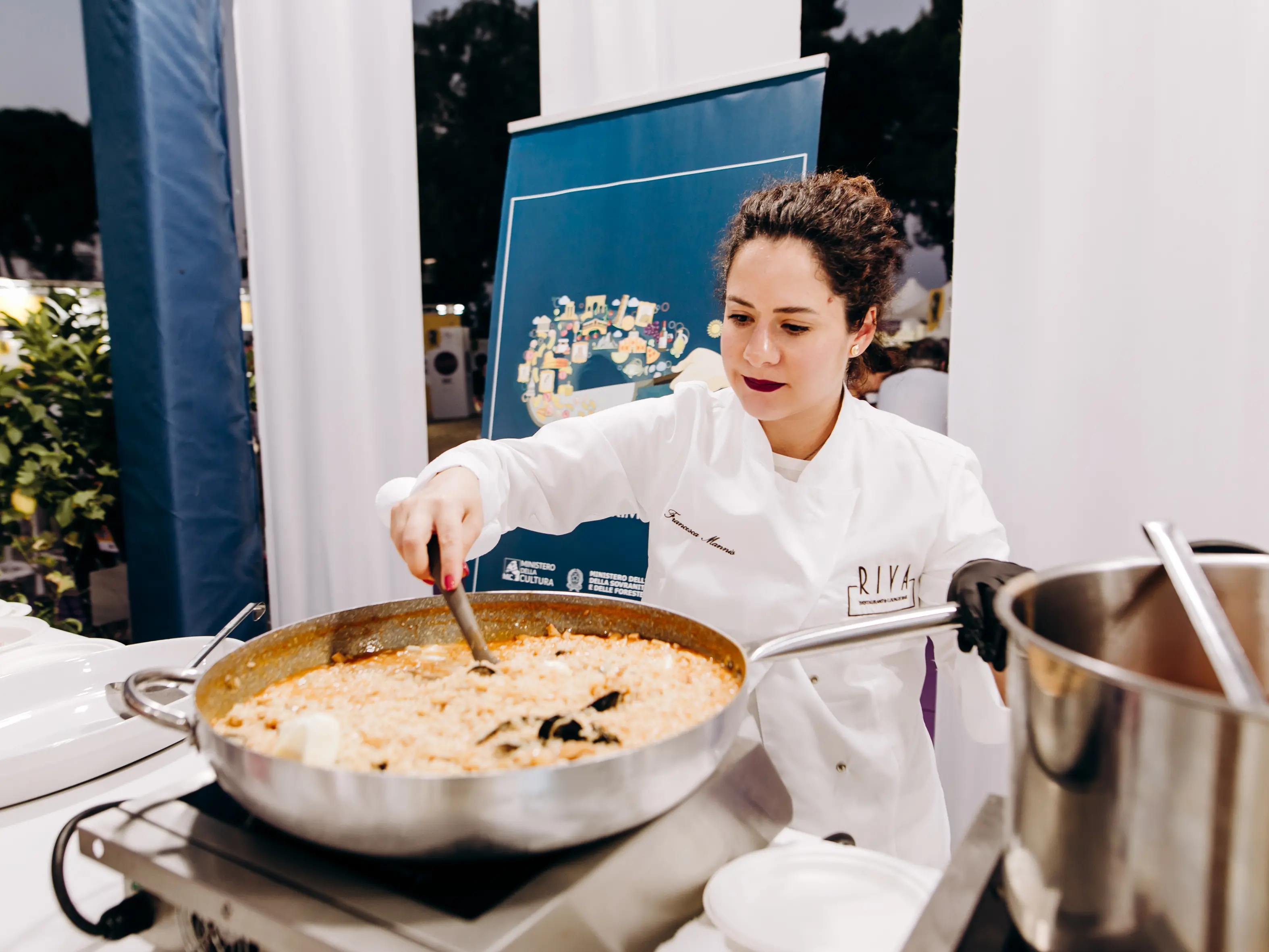 Il Riva di Falerna Marina protagonista a Vinitaly and the City di Sibari 2025: una celebrazione del gusto calabrese tra terra e mare