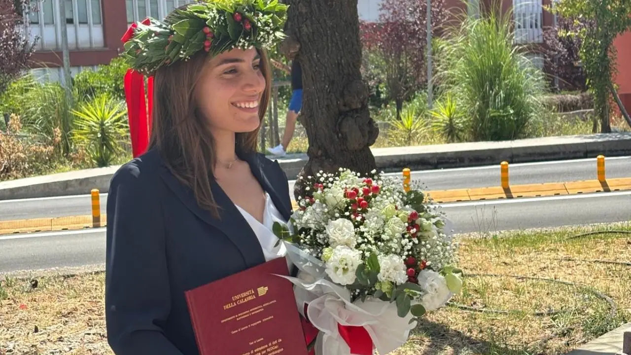Unical, si laurea a vent’anni in Ingegneria informatica\u00A0e realizza un codice che rivoluziona la gestione delle\u00A0cartelle cliniche