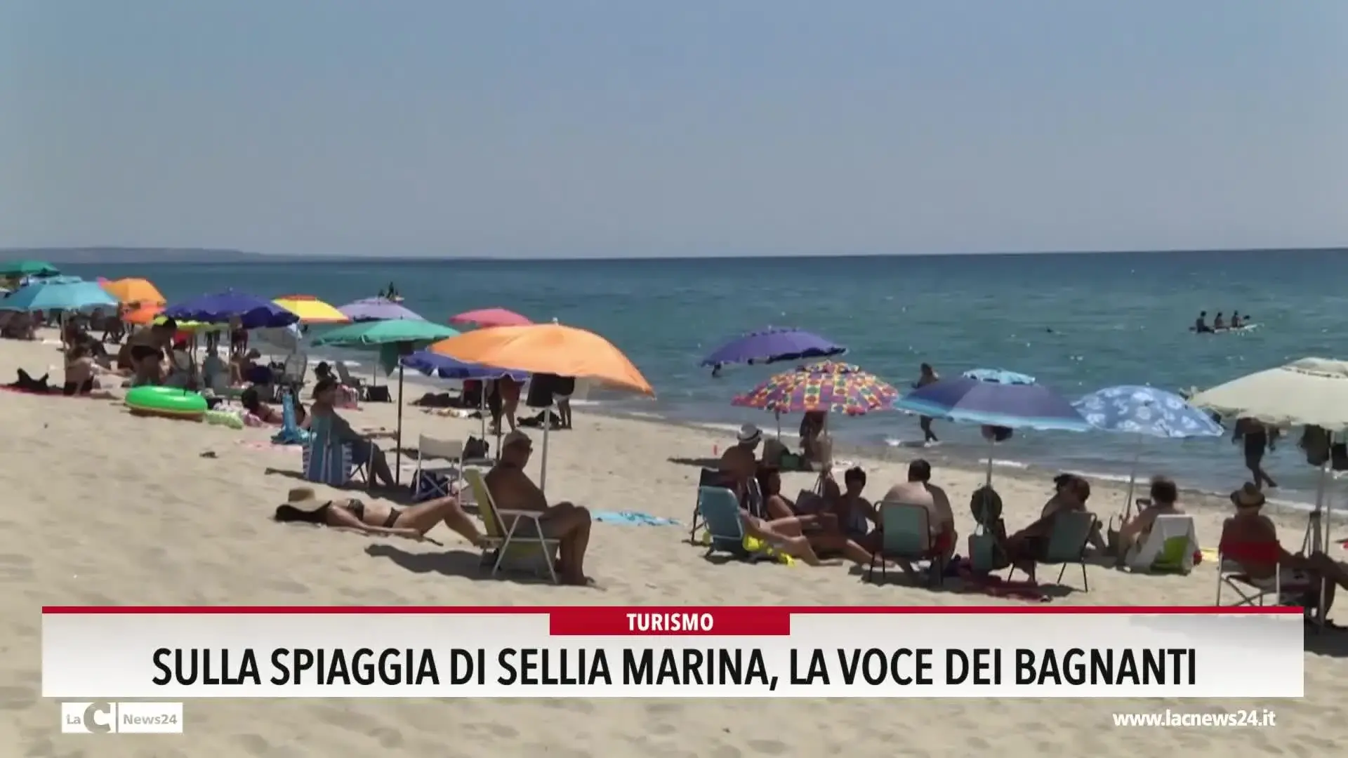 Sulla spiaggia di Sellia Marina, la voce dei visitatori
