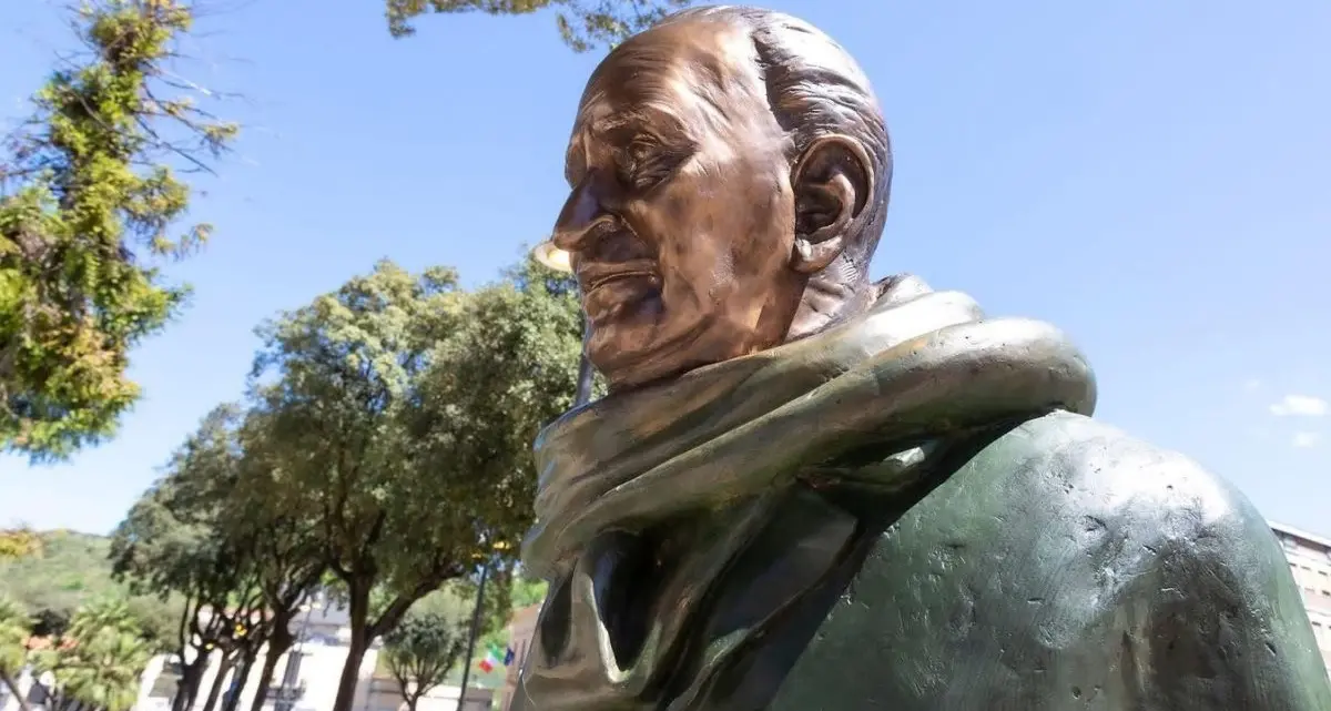 Statua Giacomo Mancini, i dettagli della cerimonia di ricollocazione