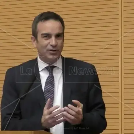 Occhiuto si è dimesso per salvarsi dalla propria maggioranza: la\u00A0Calabria è l’unica vittima della partita politica\n
