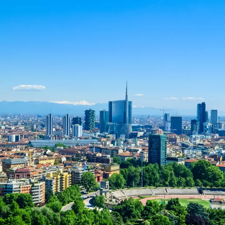 Bye bye poveri: Milano diventa una città per soli ricchi. E chi non ce la fa è fuori\n