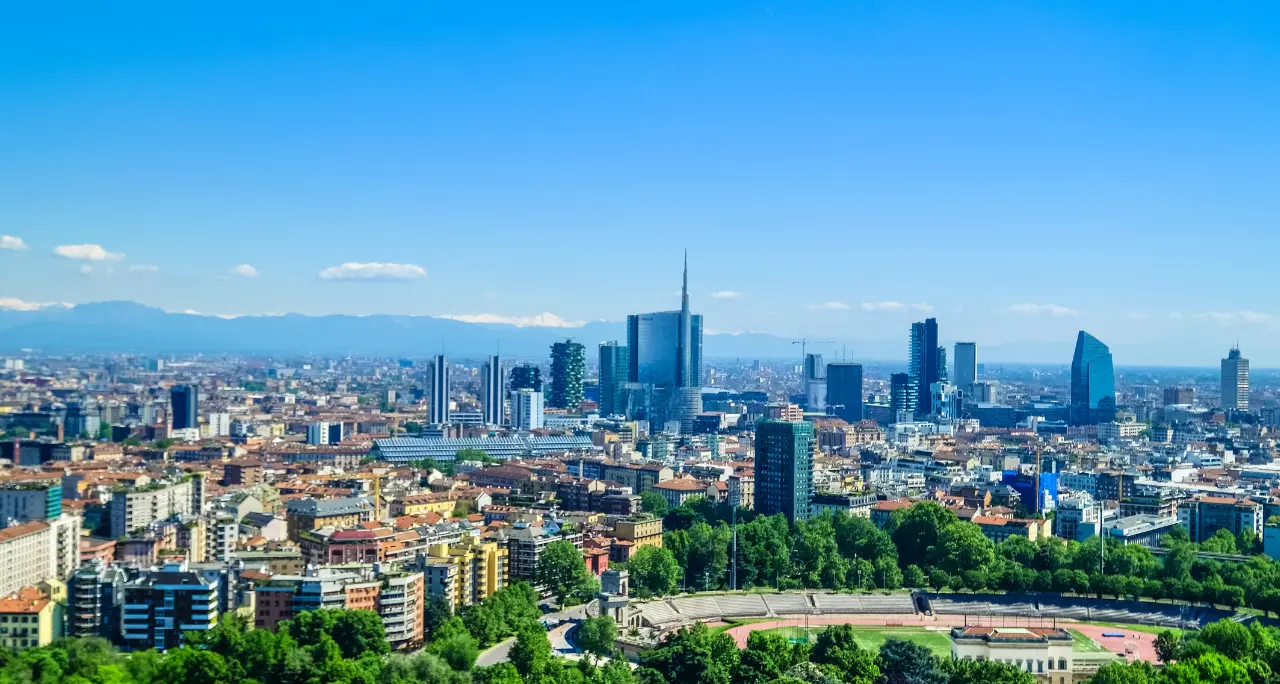 Bye bye poveri: Milano diventa una città per soli ricchi. E chi non ce la fa è fuori\n