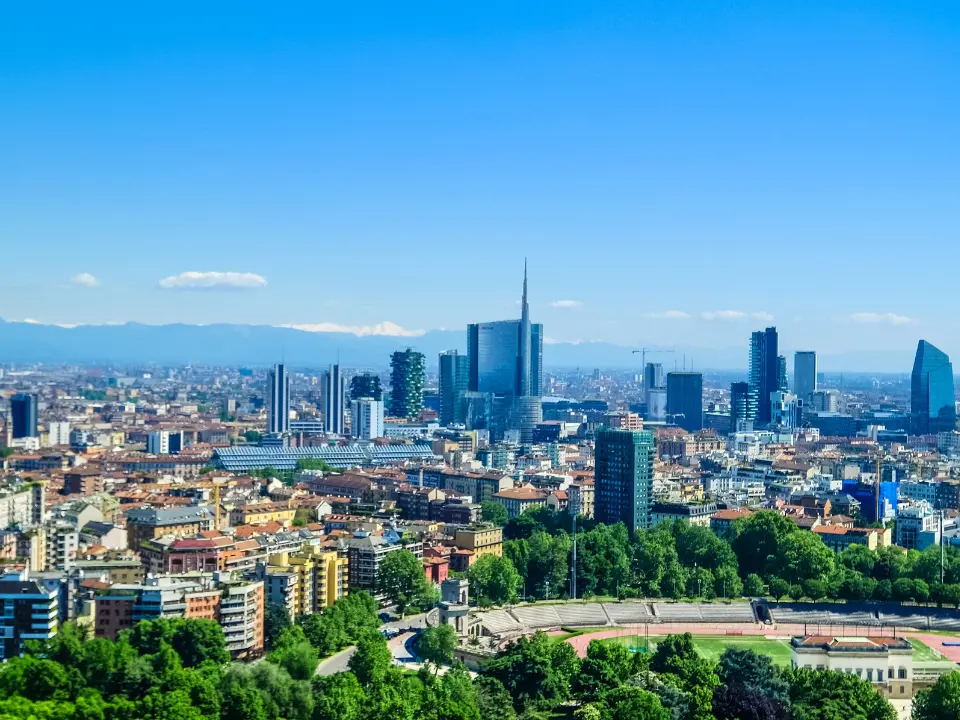 Bye bye poveri: Milano diventa una città per soli ricchi. E chi non ce la fa è fuori