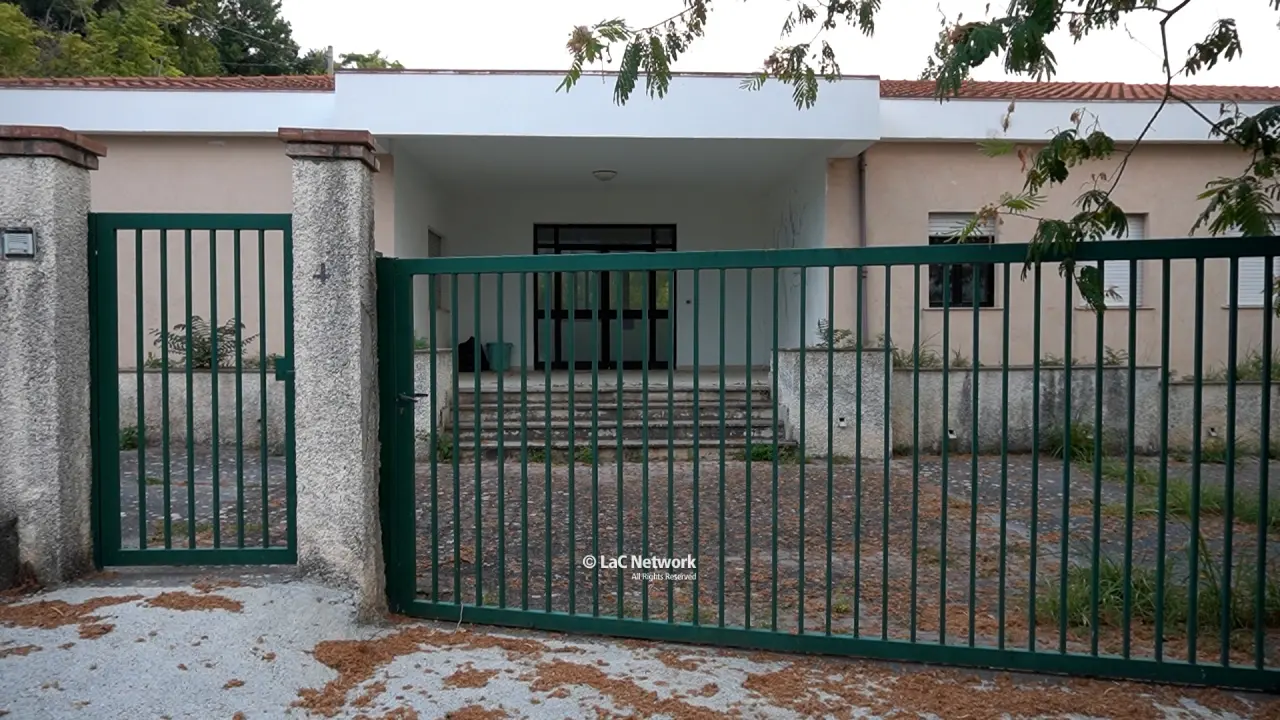 <p>La struttura di San Pietro in Amantea in cui sorger&agrave; la nuova &quot;CasaPaese&quot;</p>\\n