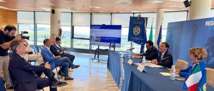 Imprese e innovazione, al via fondi per 180 milioni. Varì: «Obiettivo consolidare i poli industriali calabresi»\n