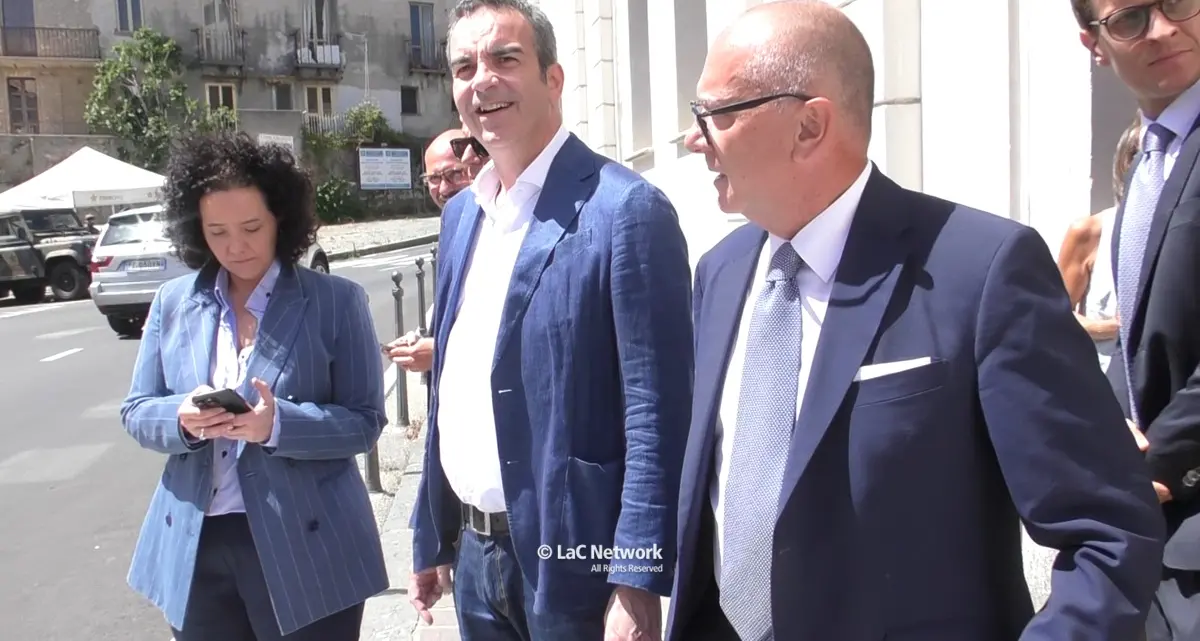 Per Occhiuto lungo interrogatorio in Procura: «Ho chiarito tutto, confido in un’archiviazione velocissima»