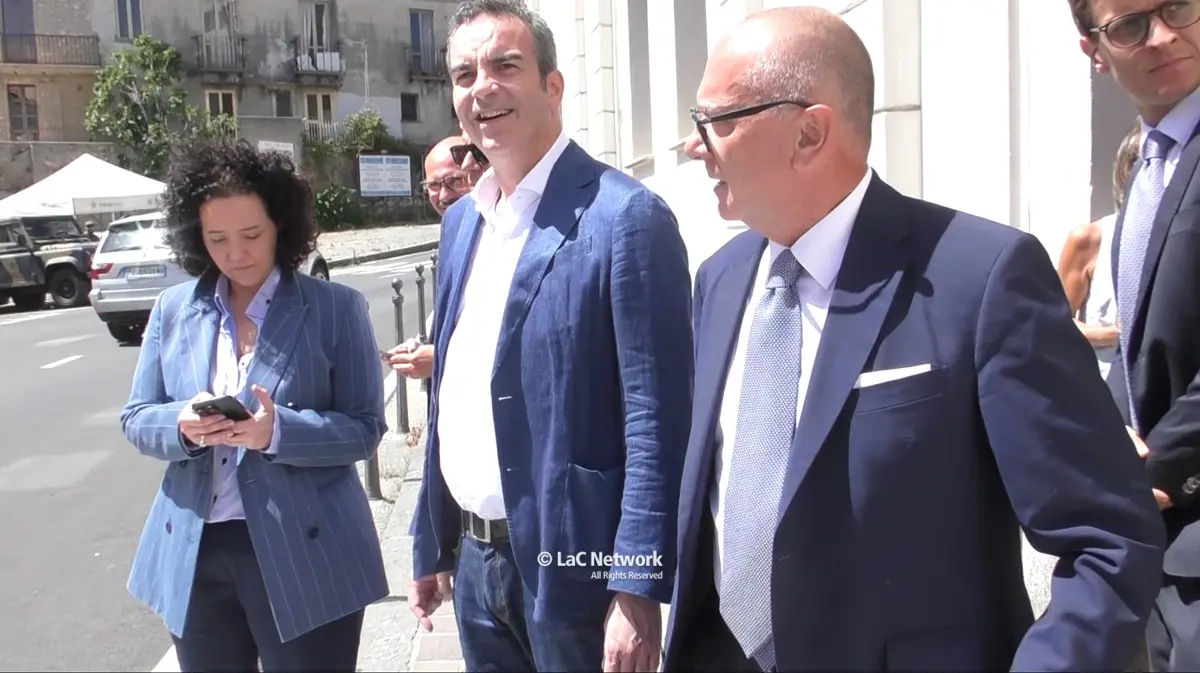 Per Occhiuto lungo interrogatorio in Procura: «Ho chiarito tutto, confido in un’archiviazione velocissima»\n