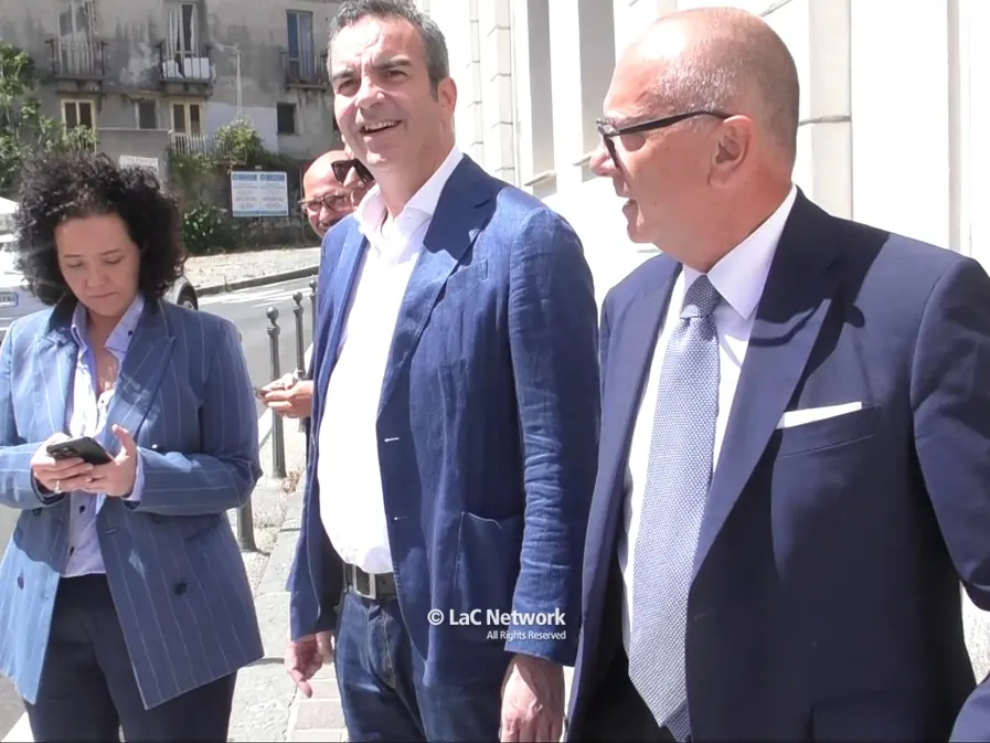 Per Occhiuto lungo interrogatorio in Procura: «Ho chiarito tutto, confido in un’archiviazione velocissima»