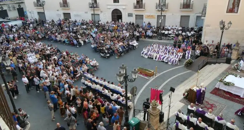 A Crotone l’ultimo saluto a monsignor Cantafora: «Ha seminato speranza»\n
