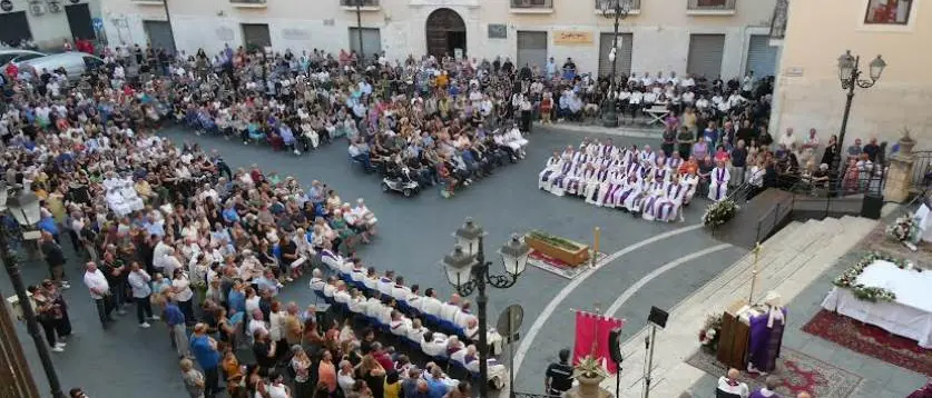 A Crotone l’ultimo saluto a monsignor Cantafora: «Ha seminato speranza»\n