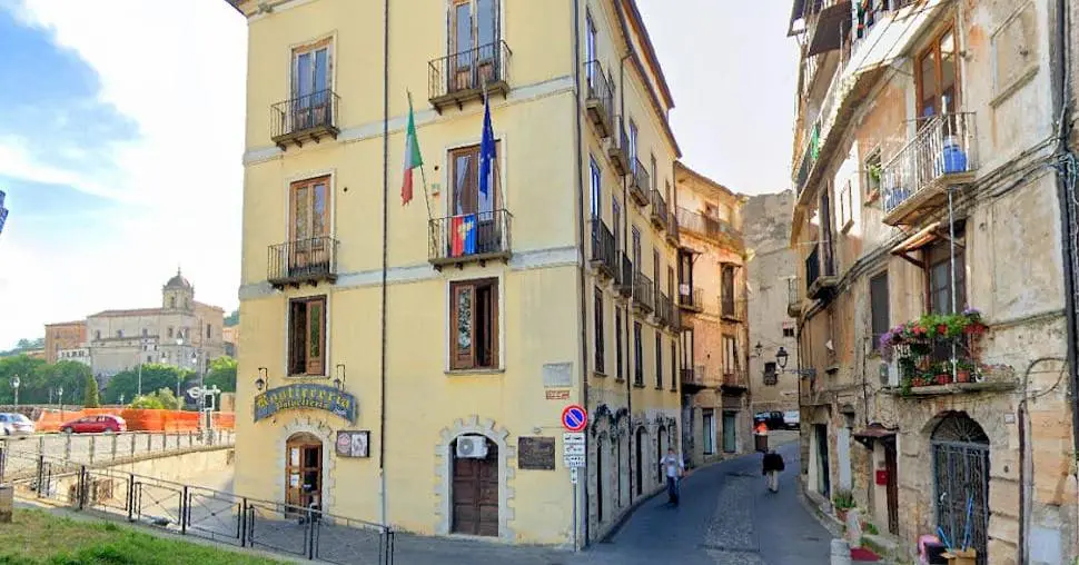 L’Ordine degli Ingegneri di Cosenza avrà una nuova sede: firmato l’atto preliminare per l’ex Albergo Bologna
