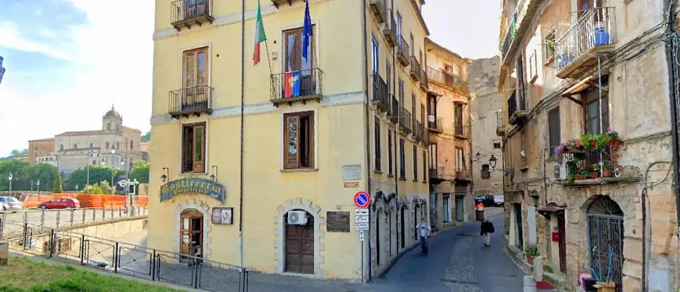 L’Ordine degli Ingegneri di Cosenza avrà una nuova sede: firmato l’atto preliminare per l’ex Albergo Bologna