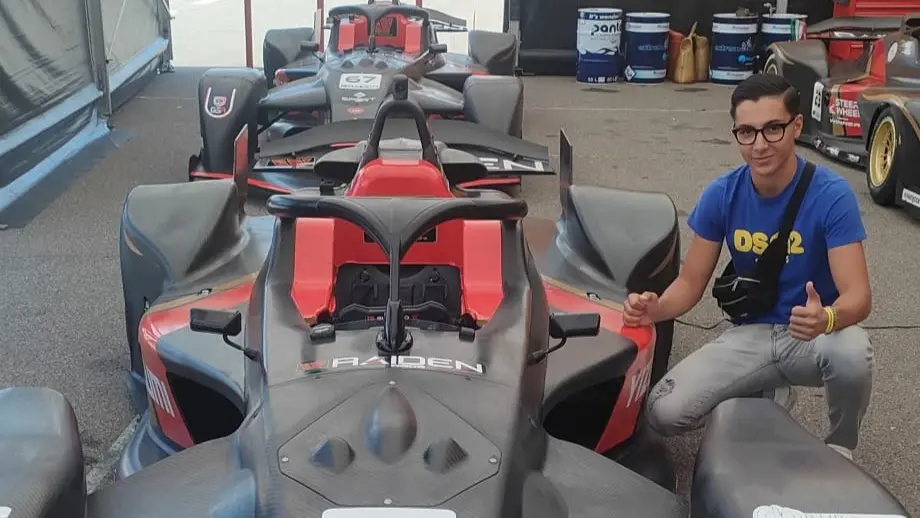 Dal garage di Condofuri alla Formula 4: il sogno del calabrese Samuele Parisi corre veloce\n