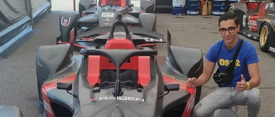 Dal garage di Condofuri alla Formula 4: il sogno del calabrese Samuele Parisi corre veloce\n