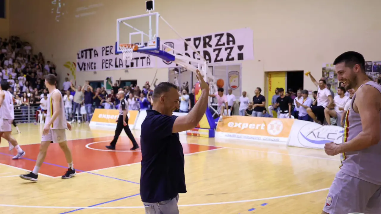 Basket, il Catanzaro dà segnali di vita: Fabrizio Tunno confermato responsabile tecnico dell’Academy\n
