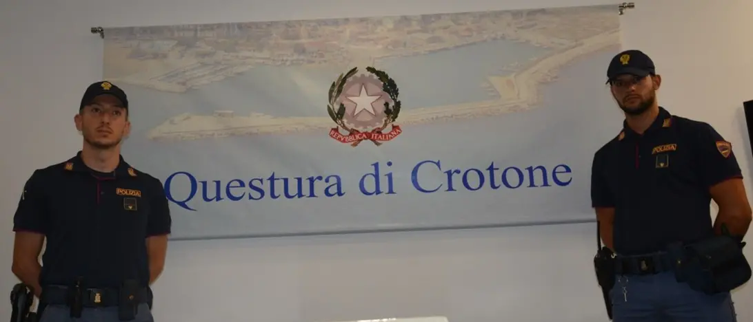 Crotone, corriere beccato con un chilo di cocaina sulla statale 106: la droga avrebbe fruttato 200mila euro\n