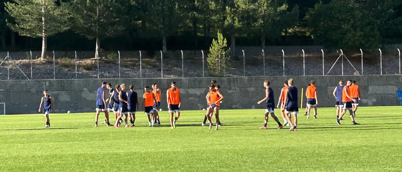 Cosenza, allenamento mattutino agli ordini di Buscé | VIDEO