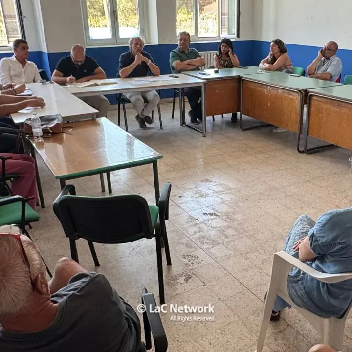 Ricadi senz’acqua, tensione in Consiglio e rete idrica al collasso: «100mila turisti e i rubinetti restano a secco»