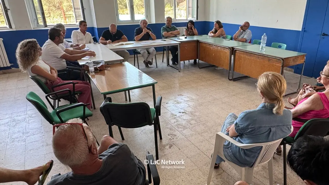 Ricadi senz’acqua, tensione in Consiglio e rete idrica al collasso: «100mila turisti e i rubinetti restano a secco»