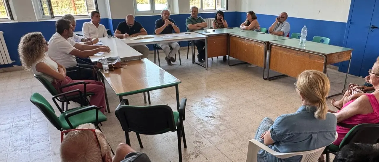 Ricadi senz’acqua, tensione in Consiglio e rete idrica al collasso: «100mila turisti e i rubinetti restano a secco»