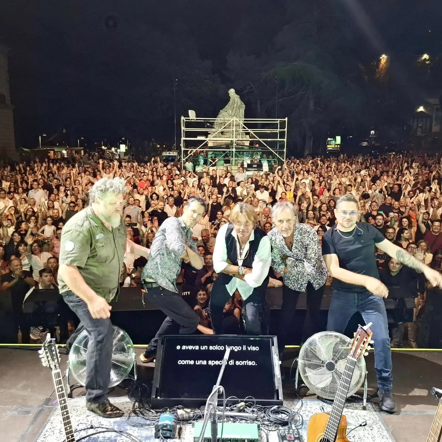 Cristiano De Andrè porta sul palco della Rendano Arena i capolavori di Faber davanti a un pubblico trasversale